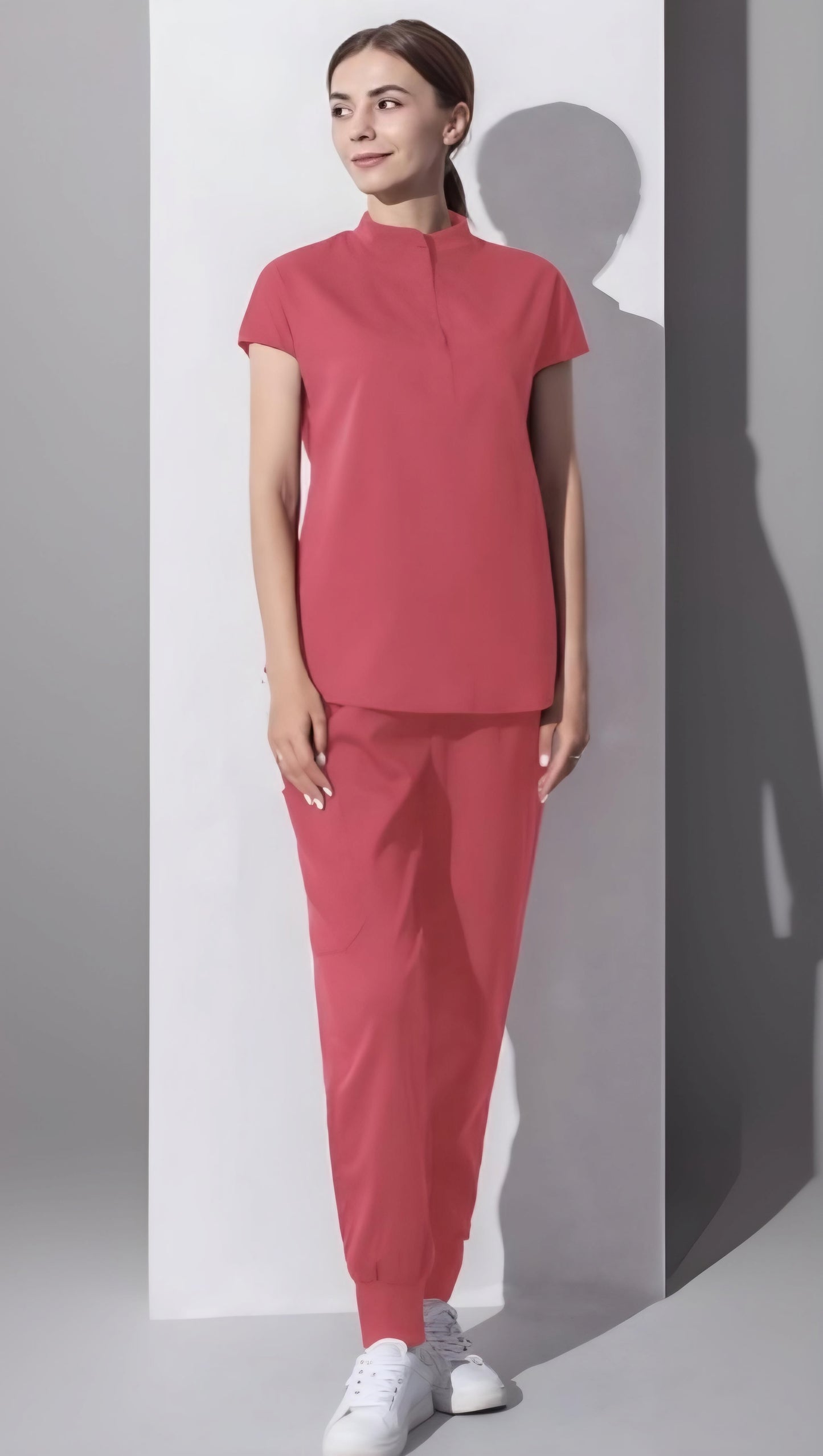 Scrub Medical pentru Damă cu Gât Închis